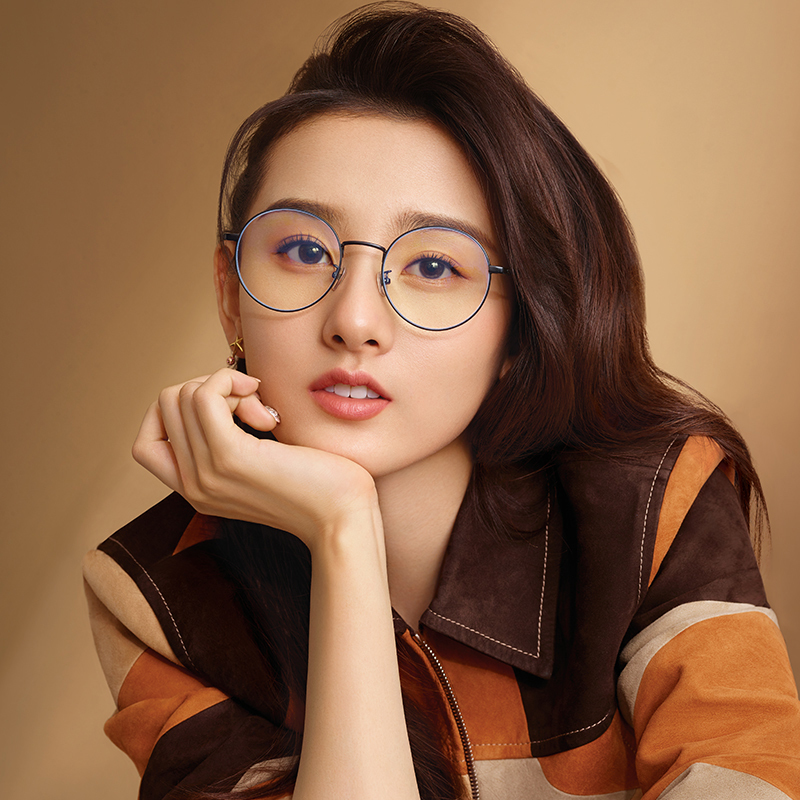 眼镜女
